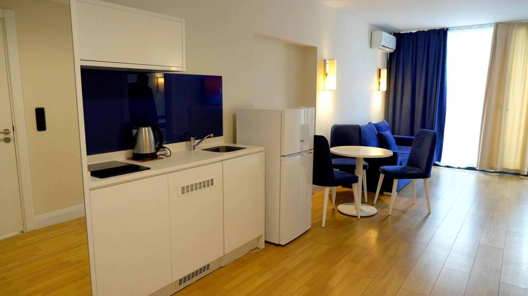 Lux Apart Hotel 555 Μπατούμι Εξωτερικό φωτογραφία