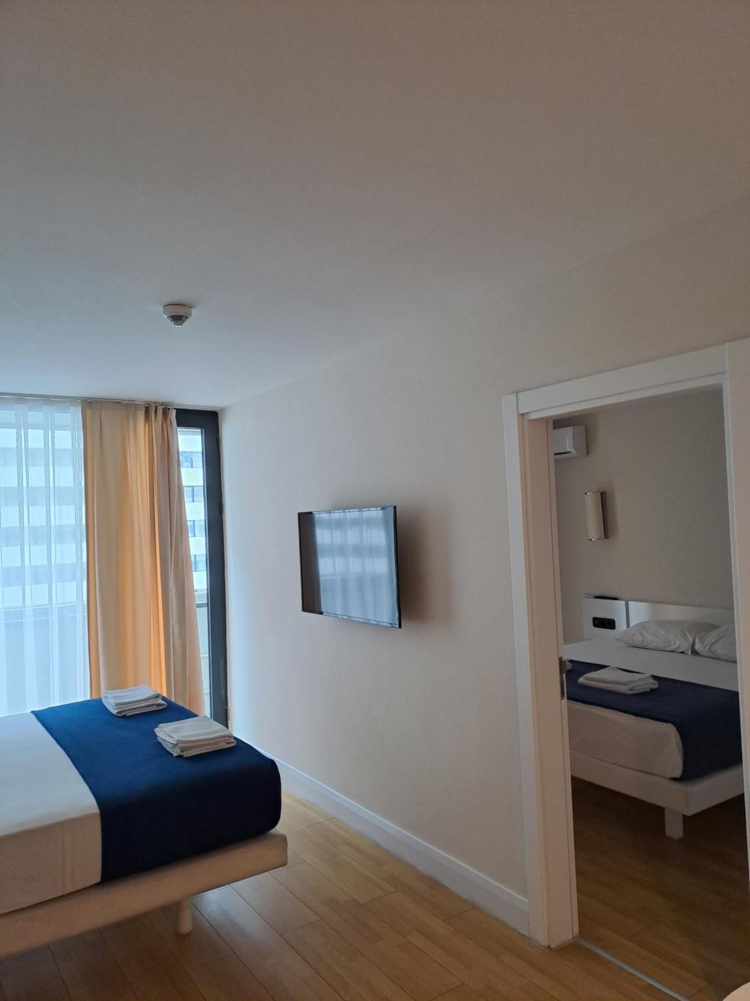 Lux Apart Hotel 555 Μπατούμι Δωμάτιο φωτογραφία