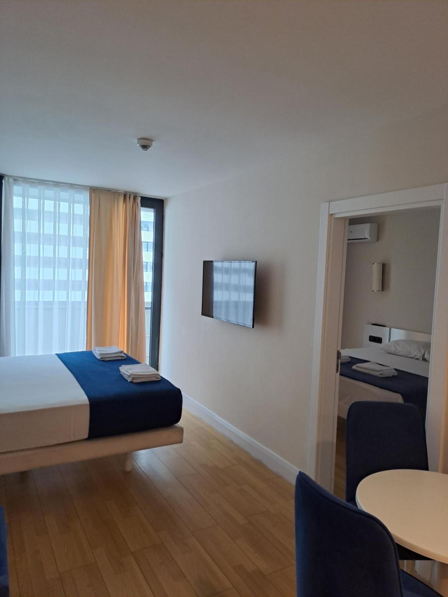 Lux Apart Hotel 555 Μπατούμι Δωμάτιο φωτογραφία