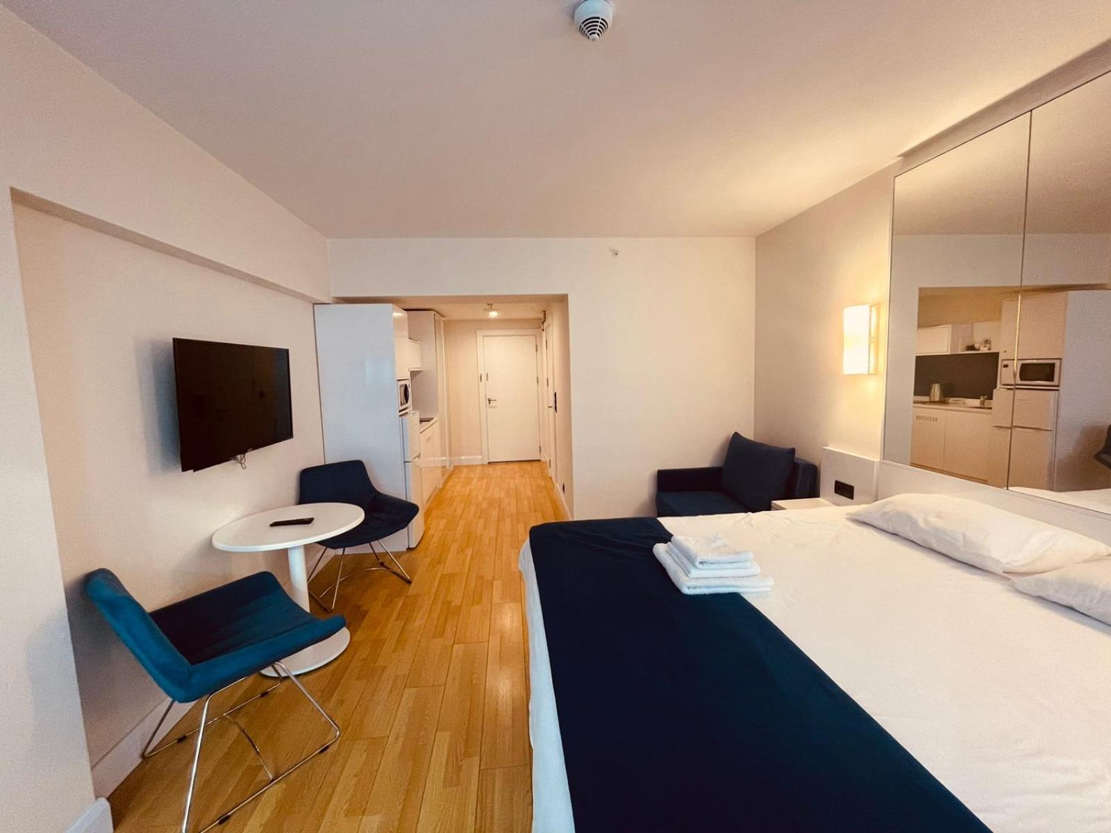 Lux Apart Hotel 555 Μπατούμι Δωμάτιο φωτογραφία