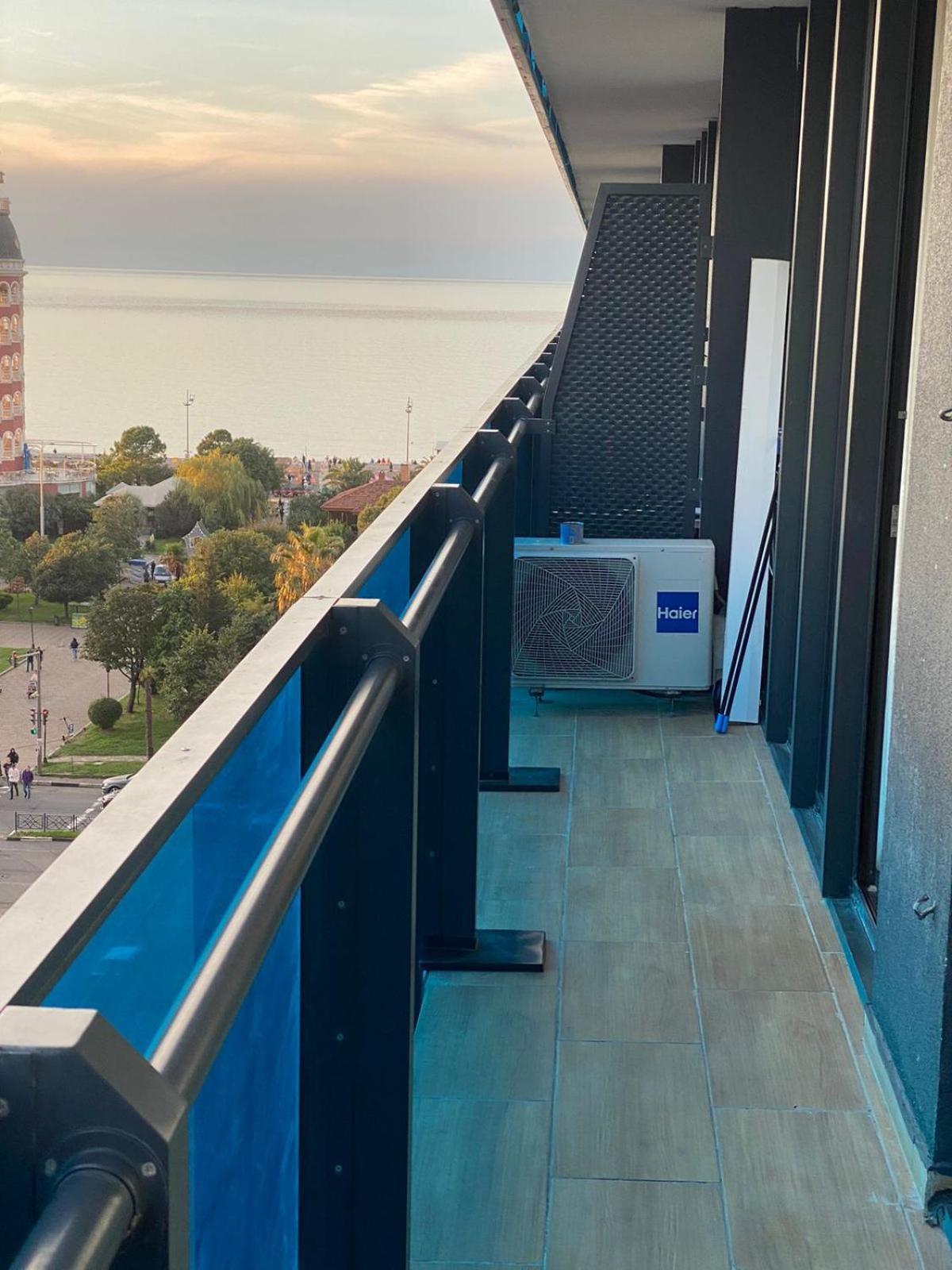 Lux Apart Hotel 555 Μπατούμι Δωμάτιο φωτογραφία