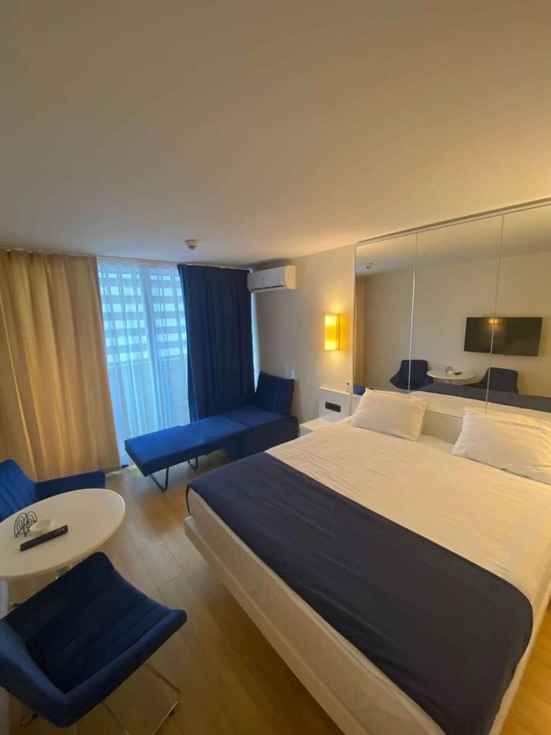 Lux Apart Hotel 555 Μπατούμι Εξωτερικό φωτογραφία